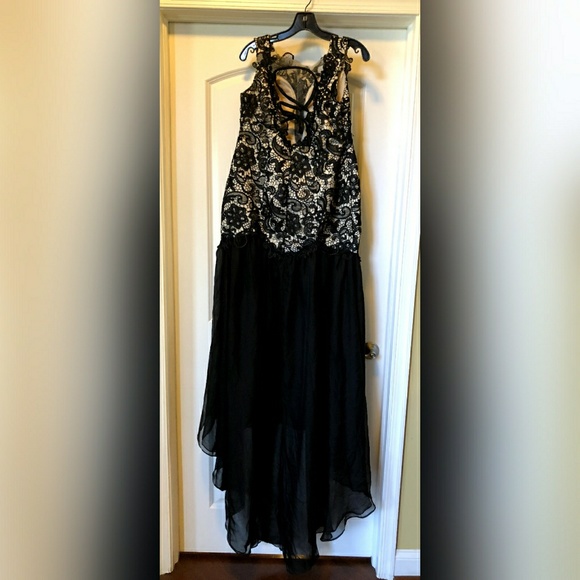 Black and Nude Prom Elegant Evening Dress - Picture 5 of 6